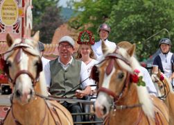 Dornburg Krohnt Neue Rosenkoenigin 03